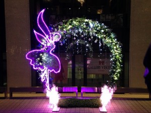 大阪光の饗宴御堂筋イルミネーション光のモニュメント森の妖精デジタル彩ホテル日航大阪前