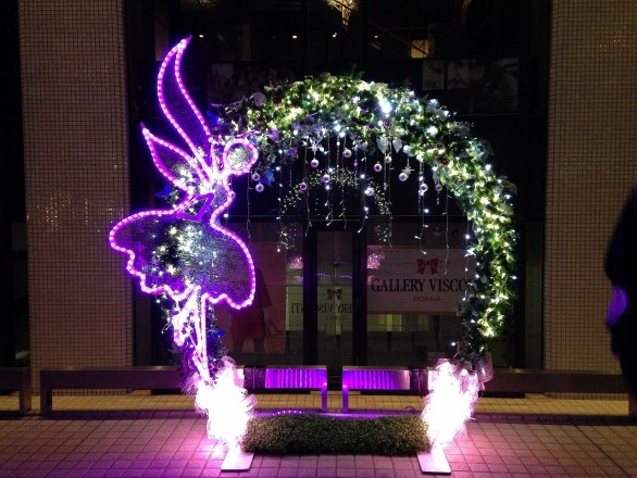 大阪光の饗宴御堂筋イルミネーション光のモニュメント森の妖精デジタル彩ホテル日航大阪前